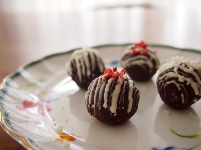 バレンタインデー用のトリュフ作り チョコレシピイメージ (10)